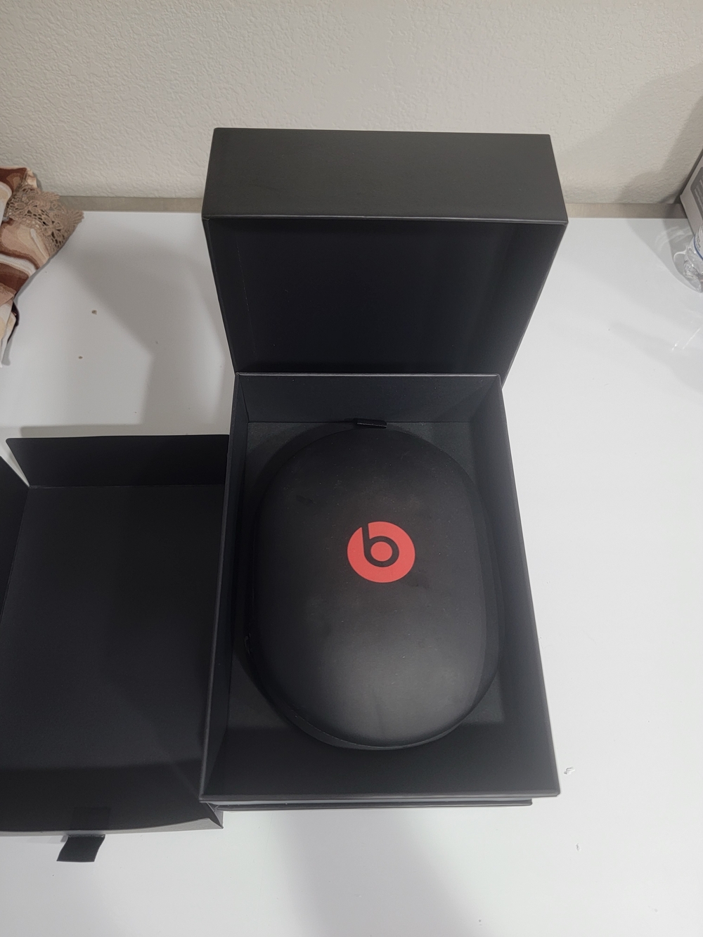 Beats Studio3 Wireless Defiant Black Red - Retail Box & Hard Carrying Case